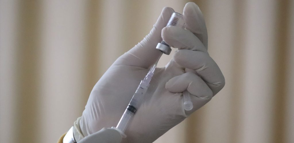 vaccination syringe and needle