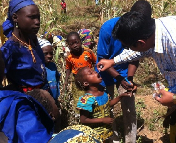 Photo of Administering vaccine on a farm in Nigeria