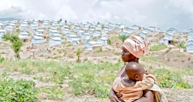 Photo of woman and child at Lusenda camp, DRC