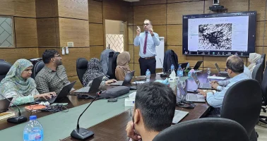 Photo of Dr Sarchil Qader leading a workshop for the Pakistan Bureau of Statistics
