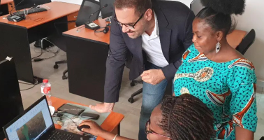 Dr Sarchil Qader assisting training workshop participants in Benin
