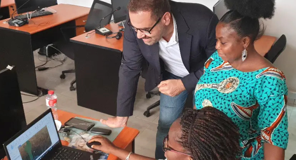 Dr Sarchil Qader assisting training workshop participants in Benin